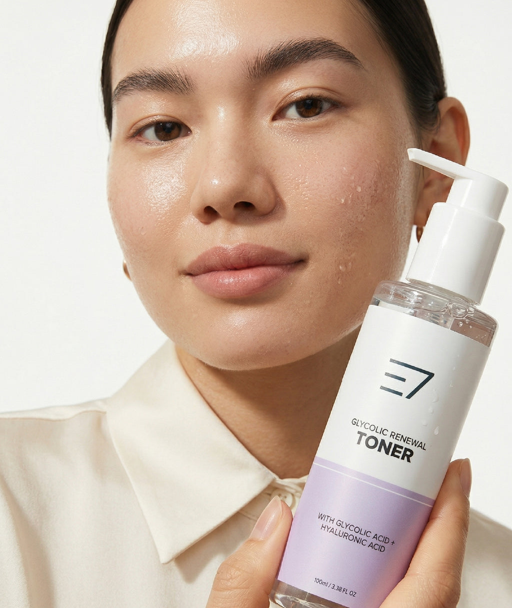 Halal Korean toner Elaris7 packaging
Applying glycolic toner to skin
Glycolic Renewal Toner texture close-up