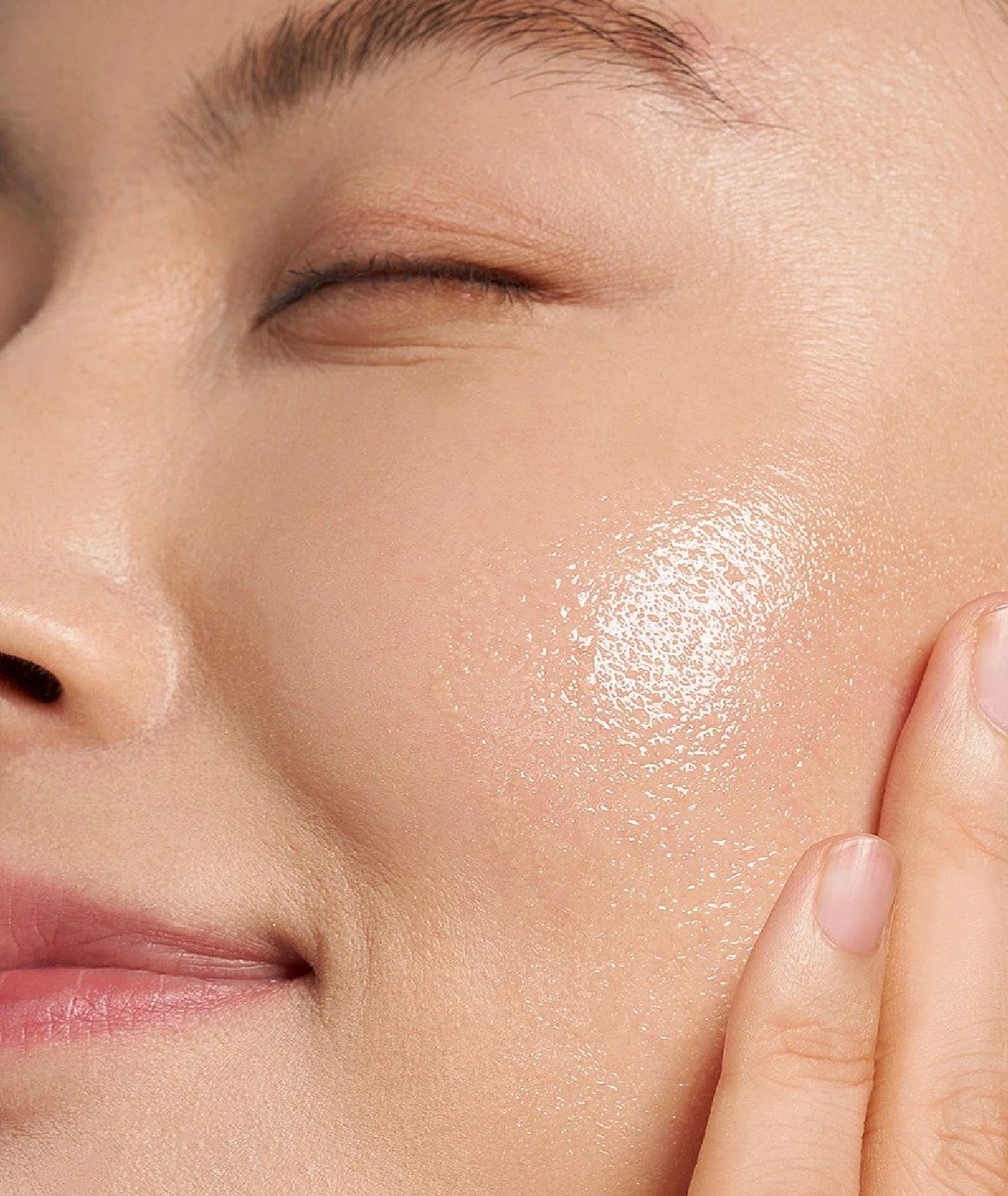 Elaris7 halal skincare cleanser
Oil-to-Foam Cleanser for fresh, balanced skin