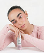 Halal Korean gel cleanser Elaris7
Applying brightening cleanser to skin